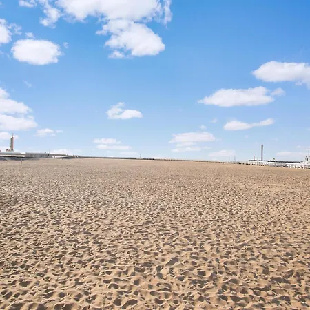 Sunny Ground Floor Escape, Cleaning Included Ostende