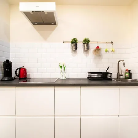 Sunny Ground Floor Escape, Cleaning Included *